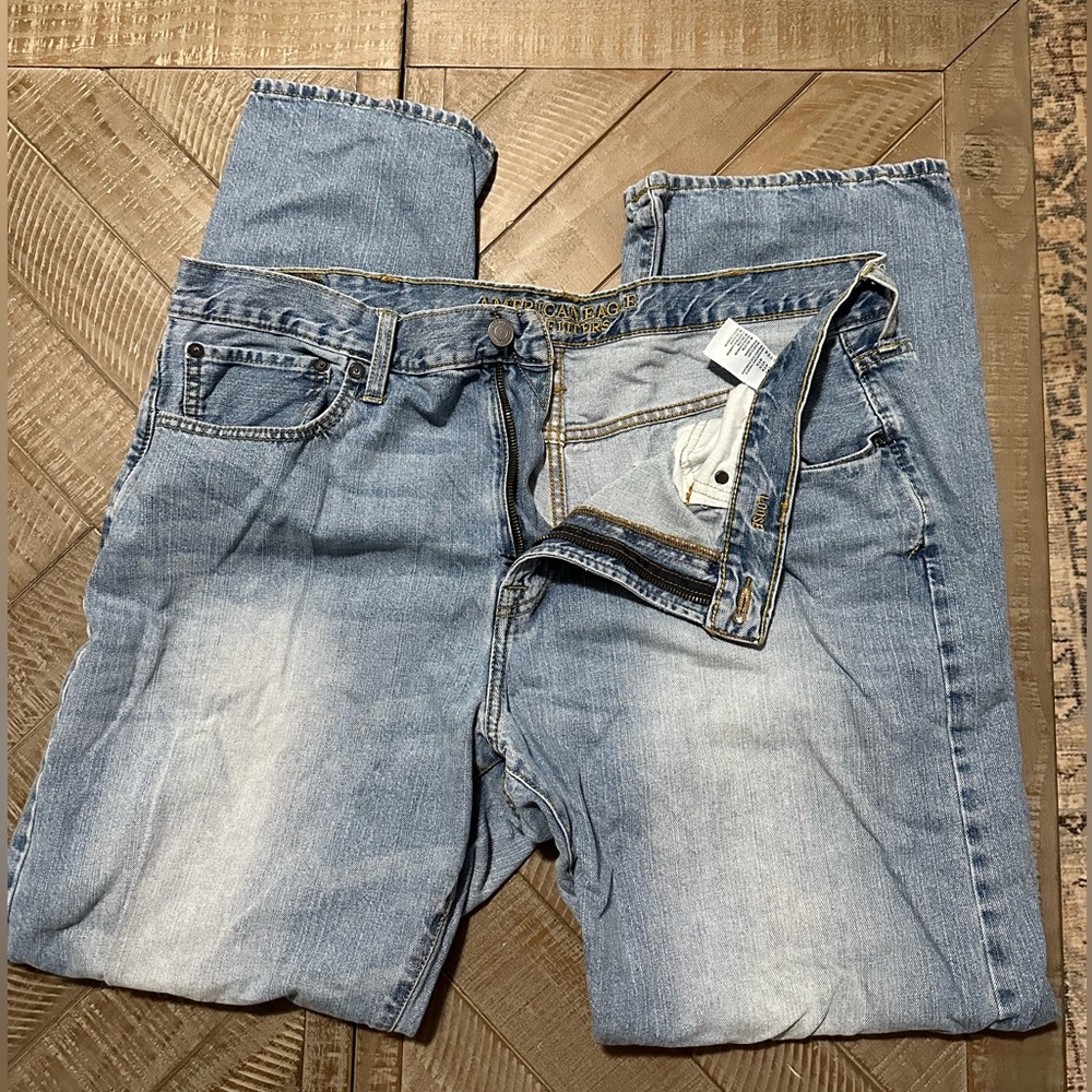 Men’s American Eagle loose fitting jeans